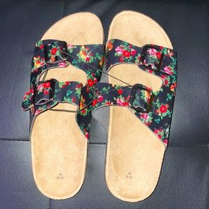 Womens slides never worn. No tag but new . Size 8/9